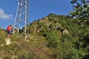 27 Nella parte finale dopo il traliccio il sentiero si inerpica verso la cima